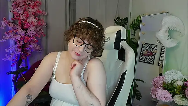 Snapshot of melissa___moore chatting on 11/21/25, 06:01 melissa moore online show from 11/21/25, 06:01