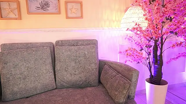 MeganLowell online show from 04/07/26, 07:36