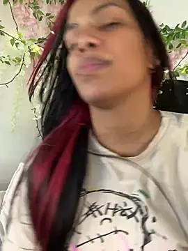 Snapshot of ArielleMillerr- chatting on 05/19/26, 05:30 ArielleMillerr- online show from 05/19/26, 05:30