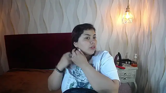 danna garza online show from 11/30/25, 05:44