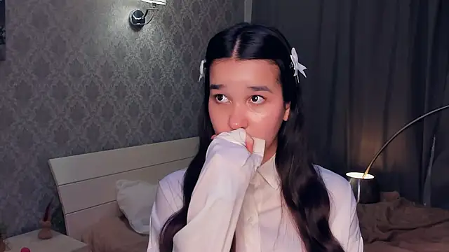 MeliaMelchiori online show from 12/17/25, 09:43