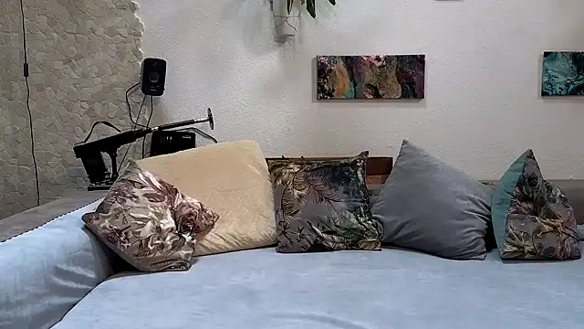 Shy-Ivy online show from 06/04/26, 10:43