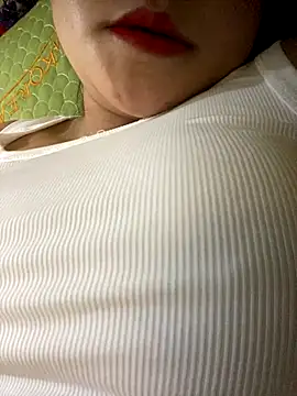 Snapshot of Sunset-yll chatting on 11/23/25, 04:18 Sunset-yll online show from 11/23/25, 04:18