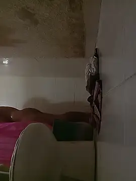 Snapshot of chikis_18 chatting on 11/27/25, 12:56 chikis 18 online show from 11/27/25, 12:56