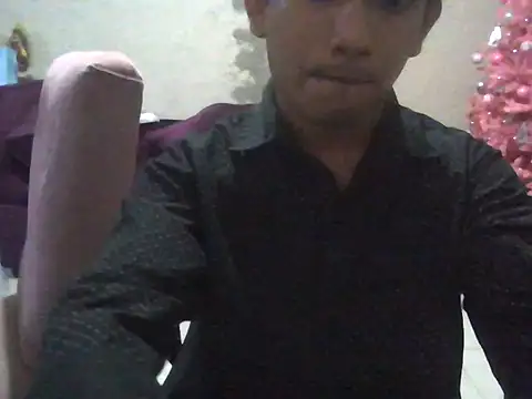 Snapshot of chikis_18 chatting on 12/20/25, 04:19 chikis 18 online show from 12/20/25, 04:19