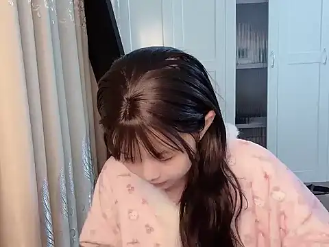 Snapshot of bunny-- chatting on 11/19/25, 03:23 bunny-- online show from 11/19/25, 03:23