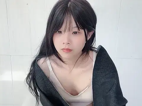 Snapshot of bunny-- chatting on 11/28/25, 04:48 bunny-- online show from 11/28/25, 04:48