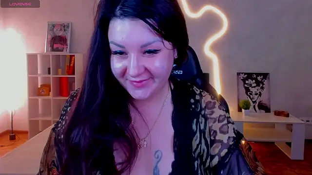 still  her online show from 11/25/25, 01:38