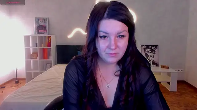 still  her online show from 11/28/25, 01:08