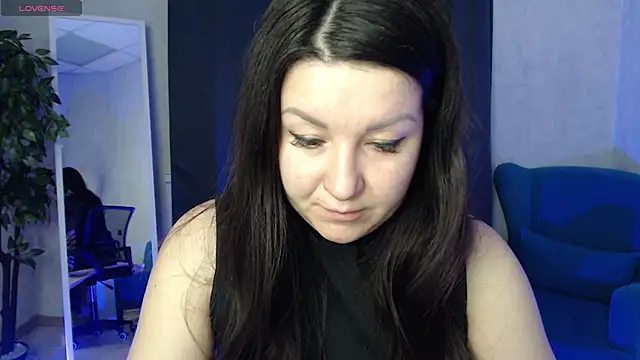 still  her online show from 12/03/25, 01:24