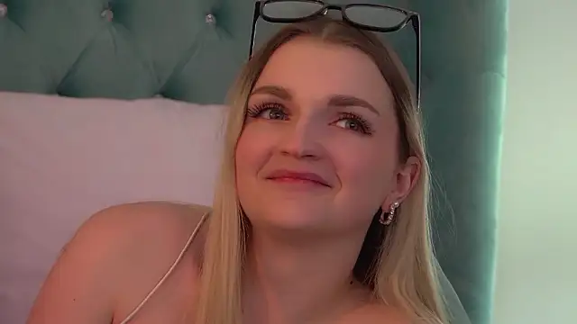 AnnyRaii online show from 02/03/26, 06:40