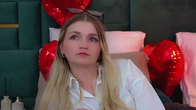 AnnyRaii online show from 02/14/26, 06:04