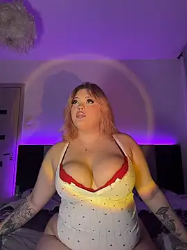 Snapshot of Laylaa_Star chatting on 11/19/25, 09:48 Laylaa Star online show from 11/19/25, 09:48