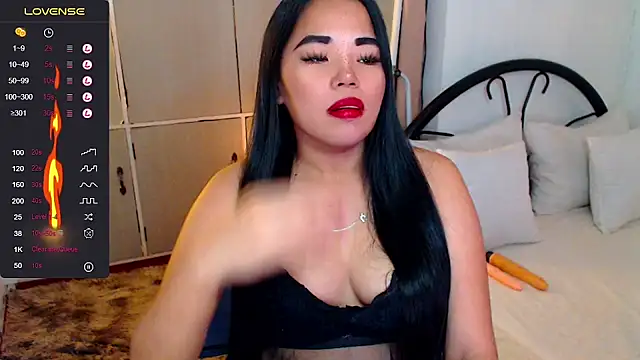 Snapshot of SquirtyLillyx chatting on 11/20/25, 02:34 SquirtyLillyx online show from 11/20/25, 02:34