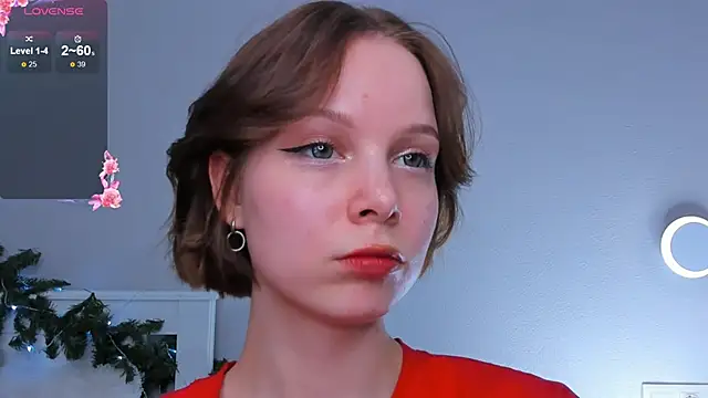 Snapshot of UmbraVelour chatting on 12/16/25, 03:06 UmbraVelour online show from 12/16/25, 03:06