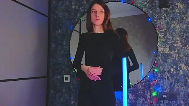 VelvetNyxen online show from 12/21/25, 02:35