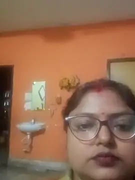 Snapshot of Simran62 chatting on 12/21/25, 05:31 Simran62 online show from 12/21/25, 05:31