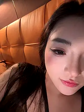 Snapshot of mammam520 chatting on 11/25/25, 02:17 mammam520 online show from 11/25/25, 02:17