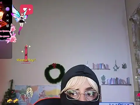 Snapshot of LaReineCleo chatting on 12/02/25, 09:14 LaReineCleo online show from 12/02/25, 09:14