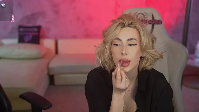 Kara cat online show from 02/01/26, 03:43