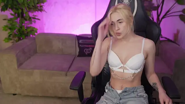 Kara cat online show from 04/04/26, 06:27