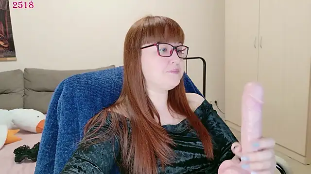 Snapshot of Foxy-lady chatting on 04/20/26, 12:41 Foxy-lady online show from 04/20/26, 12:41