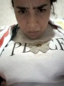 Snapshot of Hot_sexyopra chatting on 11/28/25, 10:23 Hot sexyopra online show from 11/28/25, 10:23