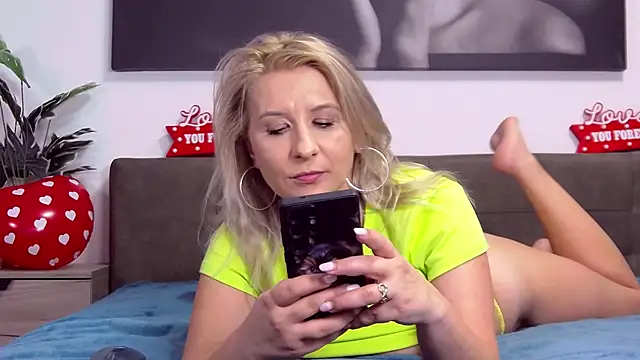 KaylinJan online show from 02/22/26, 06:39