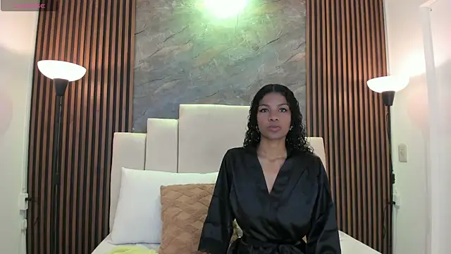 Snapshot of catiusca_reyes_03 chatting on 11/25/25, 01:44 catiusca reyes 03 online show from 11/25/25, 01:44