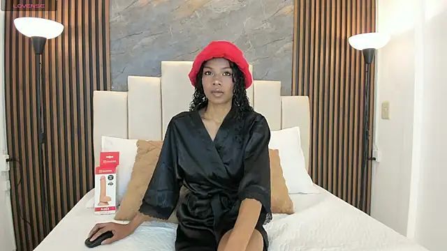 Snapshot of catiusca_reyes_03 chatting on 11/29/25, 01:47 catiusca reyes 03 online show from 11/29/25, 01:47