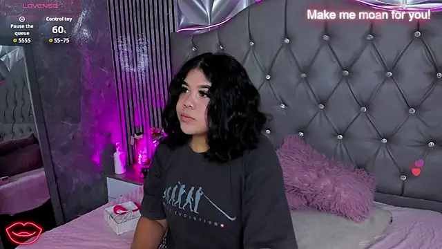 Amanda Mooree online show from 05/17/26, 03:37
