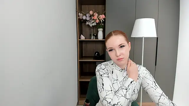 Snapshot of RisaScaggs chatting on 11/19/25, 09:20 RisaScaggs online show from 11/19/25, 09:20