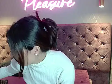 CataleyaDamourx online show from 12/16/25, 11:26