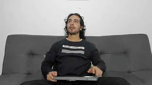 Snapshot of Jave_rave chatting on 12/14/25, 12:21 Jave rave online show from 12/14/25, 12:21