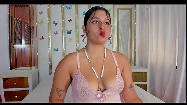 Snapshot of MeganBrounette chatting on 12/01/25, 02:11 MeganBrounette online show from 12/01/25, 02:11