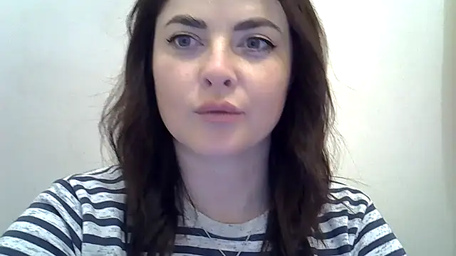 Snapshot of Darkroseq chatting on 11/24/25, 01:00 Darkroseq online show from 11/24/25, 01:00