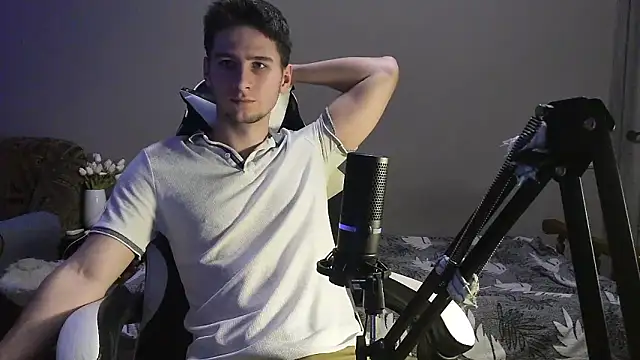 Snapshot of 6thfingq chatting on 11/19/25, 03:23 6thfingq online show from 11/19/25, 03:23