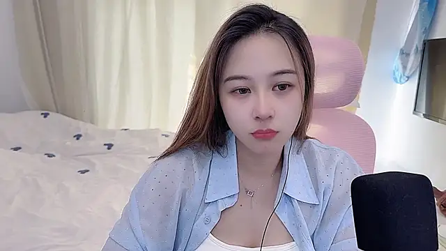 Snapshot of TTtia_ chatting on 12/16/25, 01:32 TTtia online show from 12/16/25, 01:32