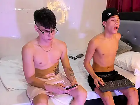 Snapshot of Handsome_boys69 chatting on 11/20/25, 02:45 Handsome boys69 online show from 11/20/25, 02:45