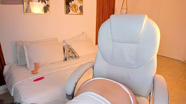 Snapshot of Alaska_deluxe chatting on 11/30/25, 10:36 Alaska deluxe online show from 11/30/25, 10:36