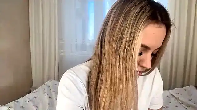 LuciaShadwell online show from 12/01/25, 04:17