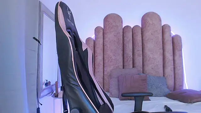 Camii 29 online show from 12/18/25, 02:50