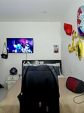 Snapshot of hot-shaved-baby chatting on 11/21/25, 07:12 hot-shaved-baby online show from 11/21/25, 07:12