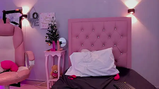 Snapshot of MiaWhiteBunny chatting on 12/02/25, 02:39 MiaWhiteBunny online show from 12/02/25, 02:39