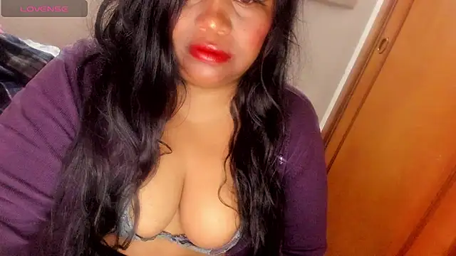 Snapshot of ebonycamelia chatting on 07/08/26, 10:09 ebonycamelia online show from 07/08/26, 10:09