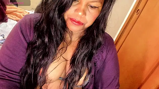 Snapshot of ebonycamelia chatting on 07/11/26, 09:49 ebonycamelia online show from 07/11/26, 09:49