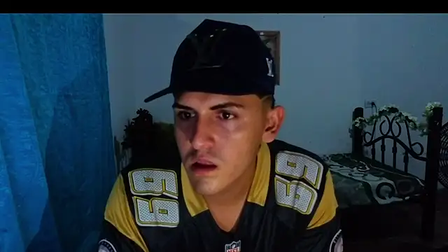 Snapshot of yan-l18 chatting on 11/20/25, 02:56 yan-l18 online show from 11/20/25, 02:56