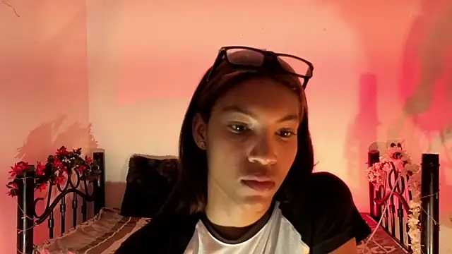 Snapshot of ginebra-n18 chatting on 11/25/25, 12:43 ginebra-n18 online show from 11/25/25, 12:43