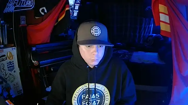 Snapshot of Bowerboi chatting on 11/19/25, 05:29 Bowerboi online show from 11/19/25, 05:29