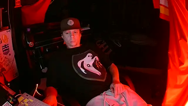 Snapshot of Bowerboi chatting on 11/20/25, 06:46 Bowerboi online show from 11/20/25, 06:46